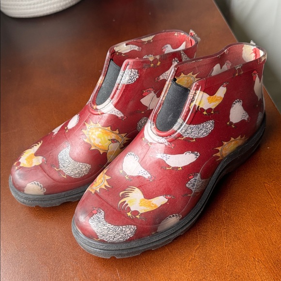 Sloggers Shoes - EUC  Chicken Sloggers Ankle Rain Boots Maroon Chicken boots Waterproof